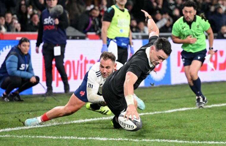 All Blacks struggle past France