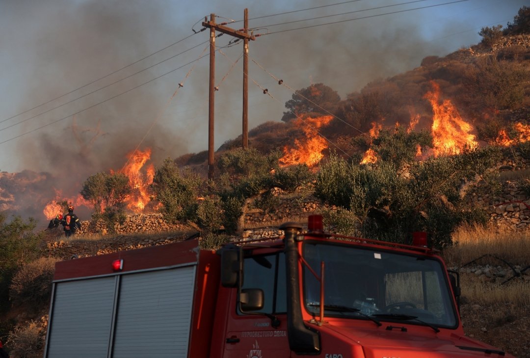 Greek island wildfire displaces over 1 000 – SABC News
