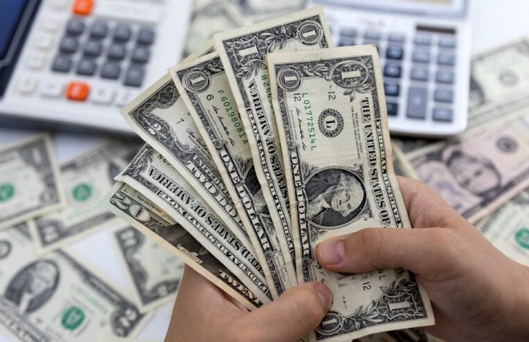 Dollar holds firm against euro, yen as US trade pressure mounts – SABC News