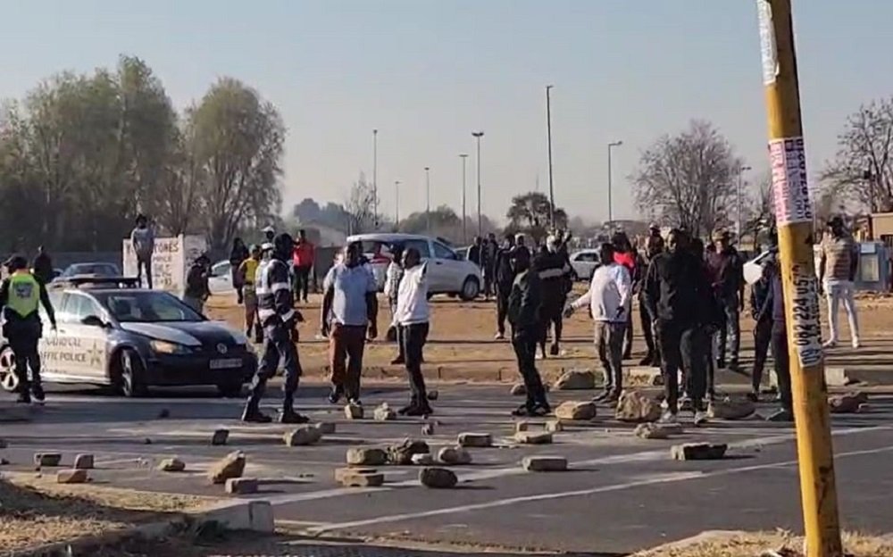 Pimville residents still unsettled after Maponya Mall fatal incident – SABC News