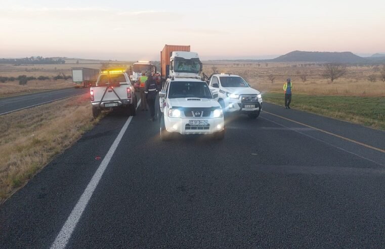 KZN police are searching for truck driver in Bergville fatal crash – SABC News