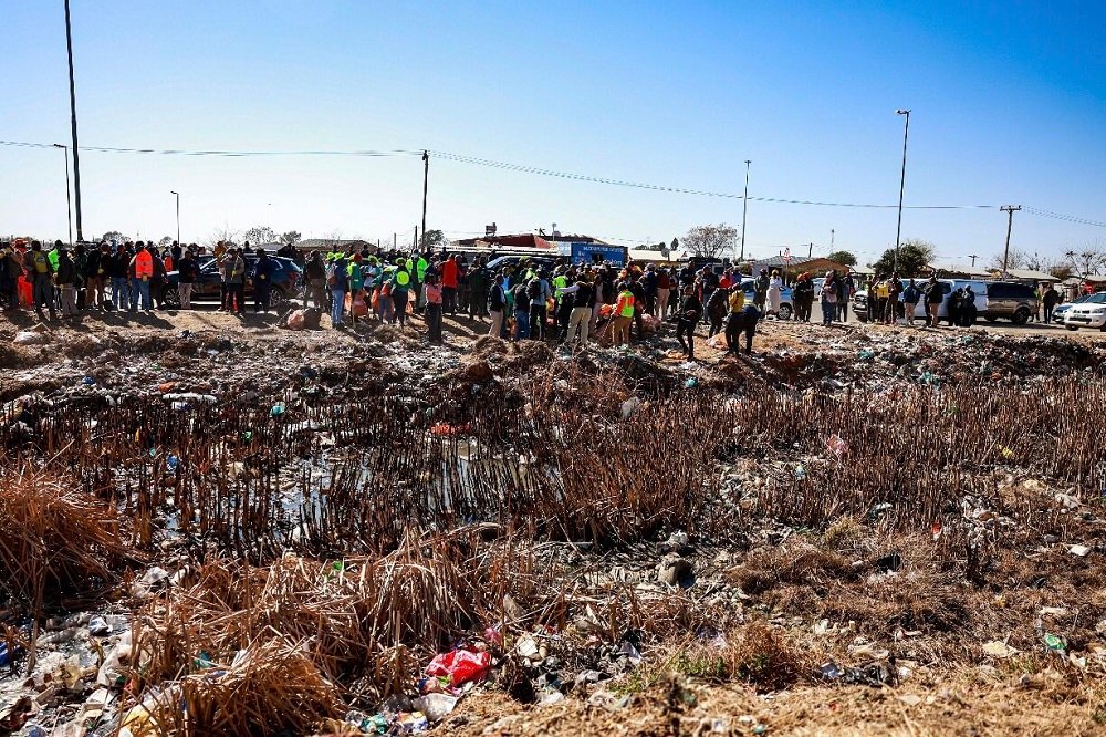 Mashatile leads clean cities and towns campaign in Mangaung – SABC News