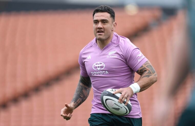 100 up for All Blacks hooker, debutant at 8