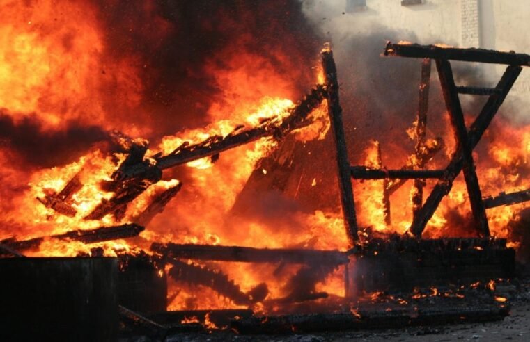 Home Affairs building in Germiston is engulfed in flames – SABC News