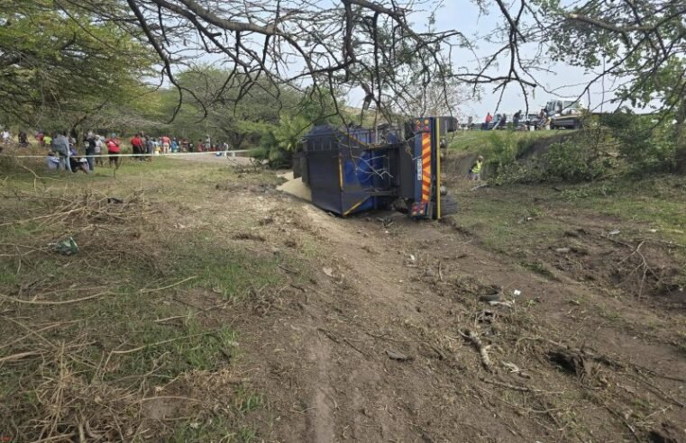 Driver of truck involved in N2 crash in KZN found dead – SABC News
