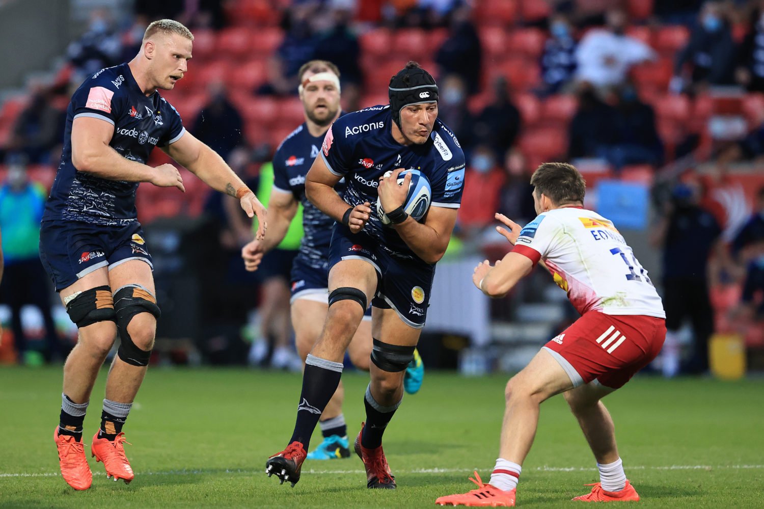 Japan lures towering Du Preez