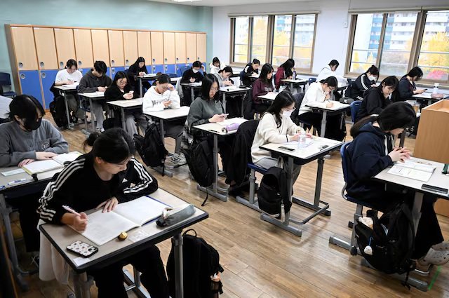South Korea passes bill to ban mobile phones in classrooms – SABC News