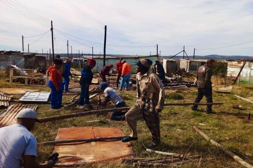 Community in Makhanda livid as officials demolish illegal structures – SABC News