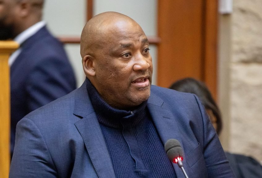 McKenzie apologises to SABC over false podcast allegations – SABC News