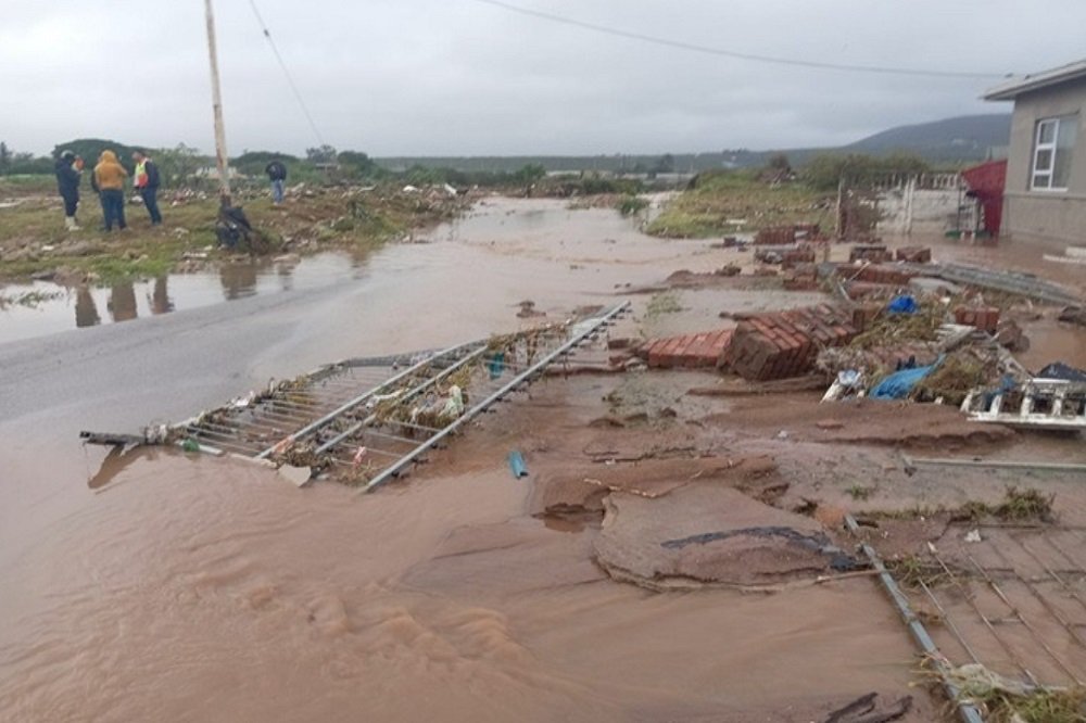 Mthatha flood victims elated over new temporary living units – SABC News