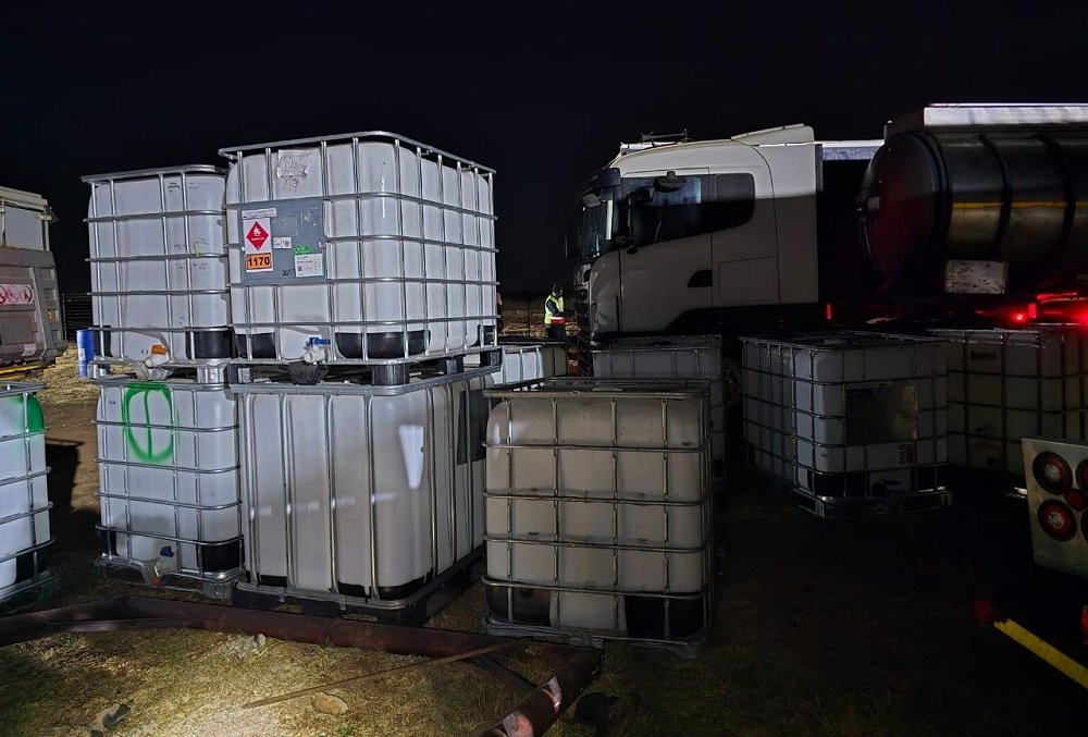 SARS, police raid massive illegal alcohol operation in Klipspruit – SABC News