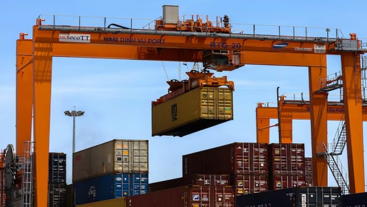 All-female Transnet team makes history at Richards Bay Port – SABC News
