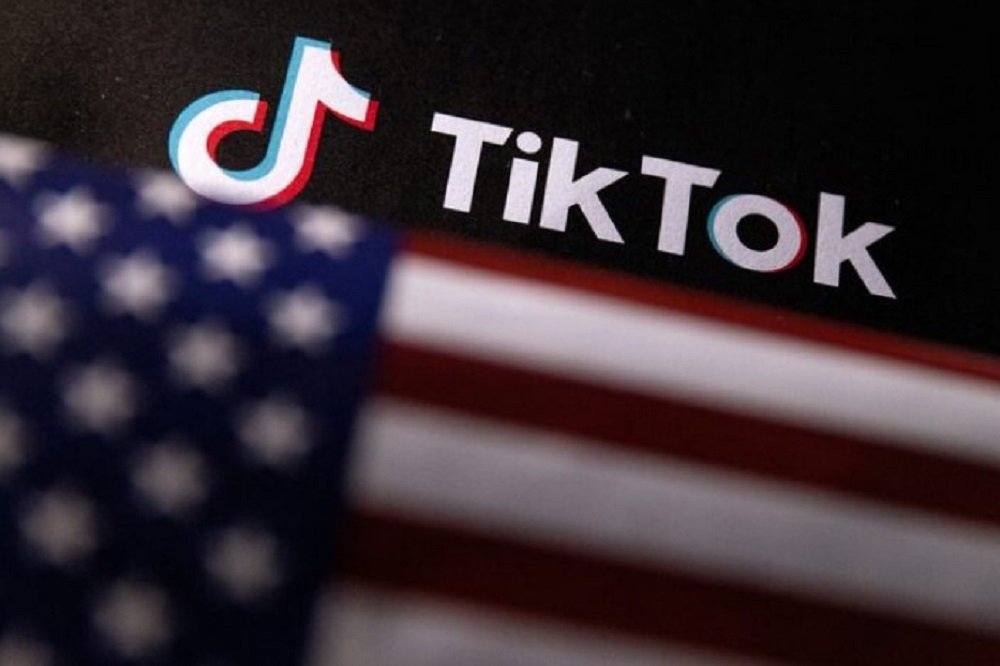 Trump signs order declaring TikTok sale ready, values it at $14 bln – SABC News