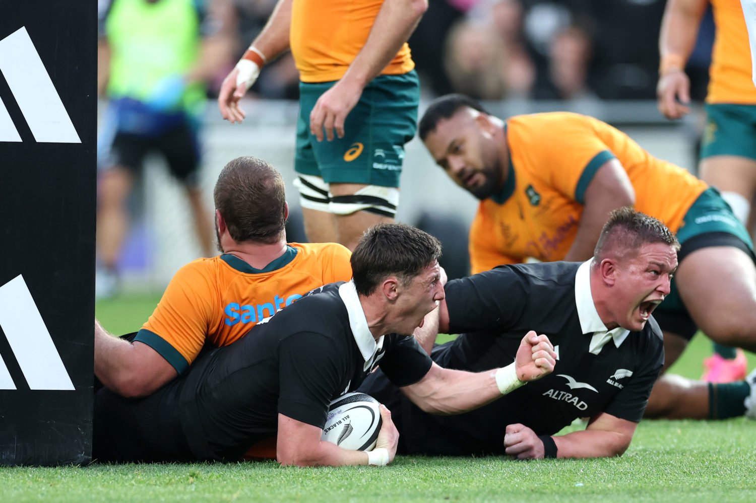 Roigard double seals Bledisloe for All Blacks