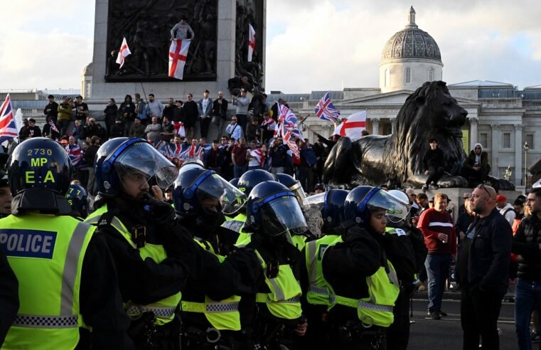 Scuffles with police as 100 000 anti-immigration protesters march in London – SABC News