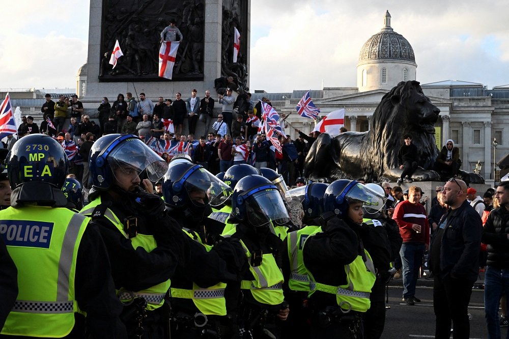 Scuffles with police as 100 000 anti-immigration protesters march in London – SABC News