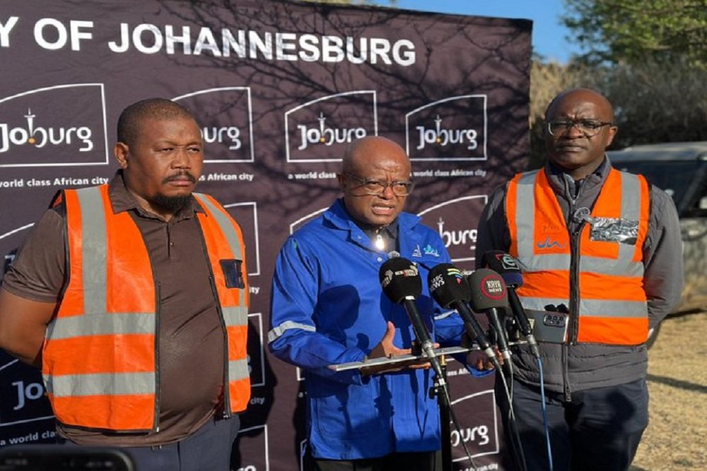 Joburg working to tackle pipe leaks, illegal water connections: Mayor – SABC News