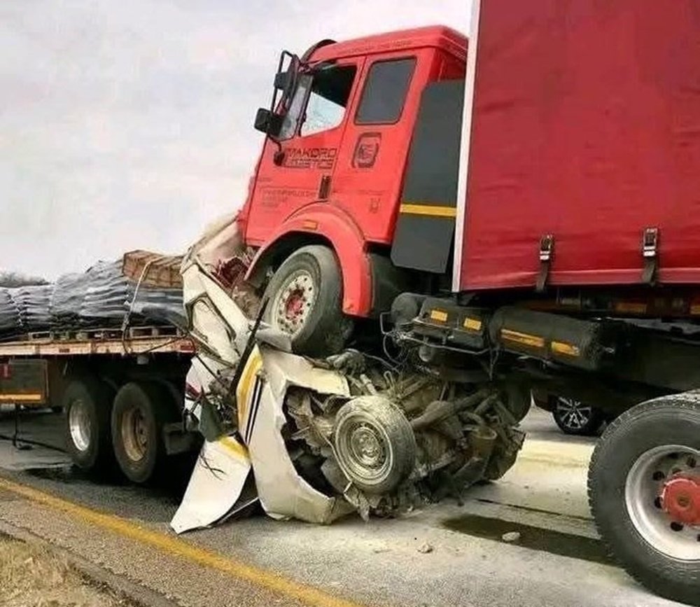 Santaco saddened by Limpopo collision that claimed 13 lives – SABC News
