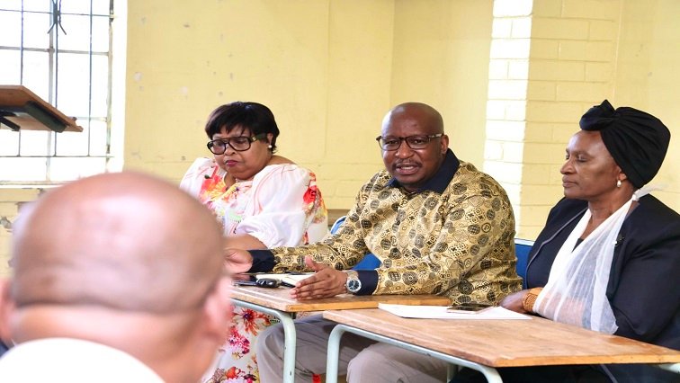Chiloane pledges to rebuild Alrapark Primary School within 18 months – SABC News