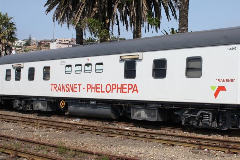 Residents camp at Kimberley station to use health services train – SABC News
