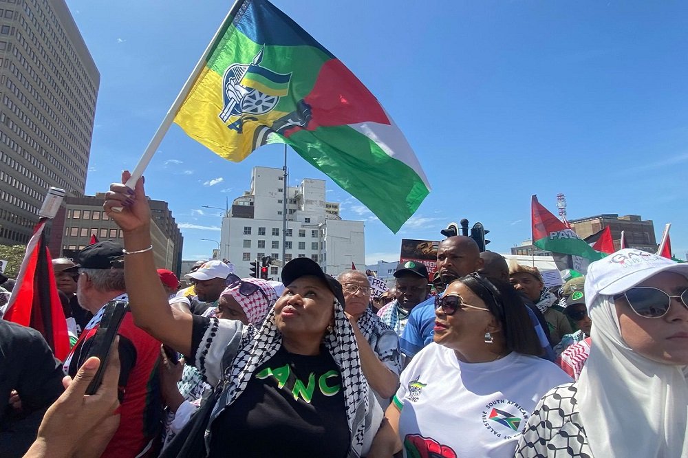 Thousands march in Cape Town in solidarity with Palestine – SABC News