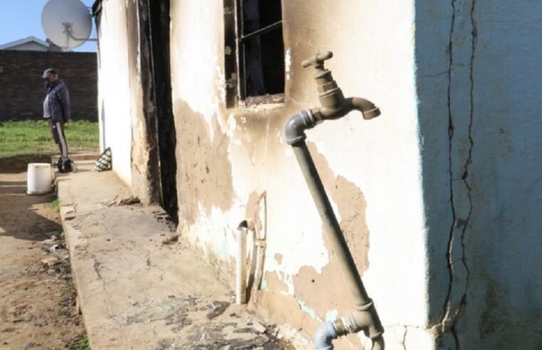 Merafong residents vow to shut down area if water problems persist – SABC News