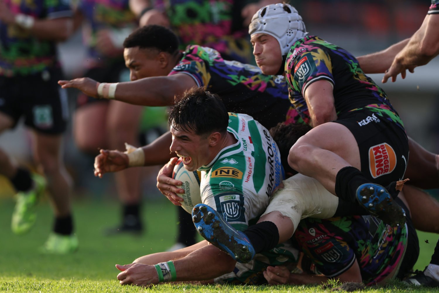 Cash tears into error-prone Lions