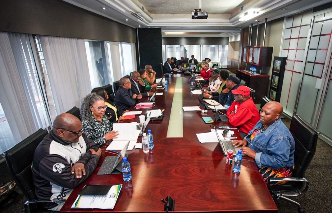 ANC, Cosatu hold crucial bilateral meeting ahead of 2026 elections – SABC News