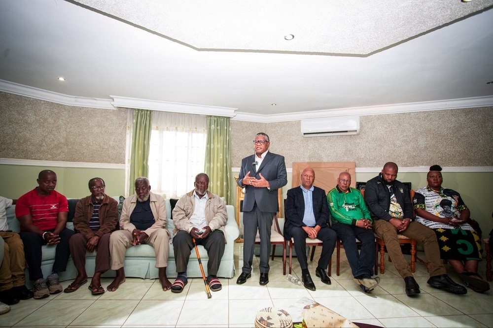 Mbalula leads delegation to Nathi Mthethwa’s home in KwaMbonambi – SABC News