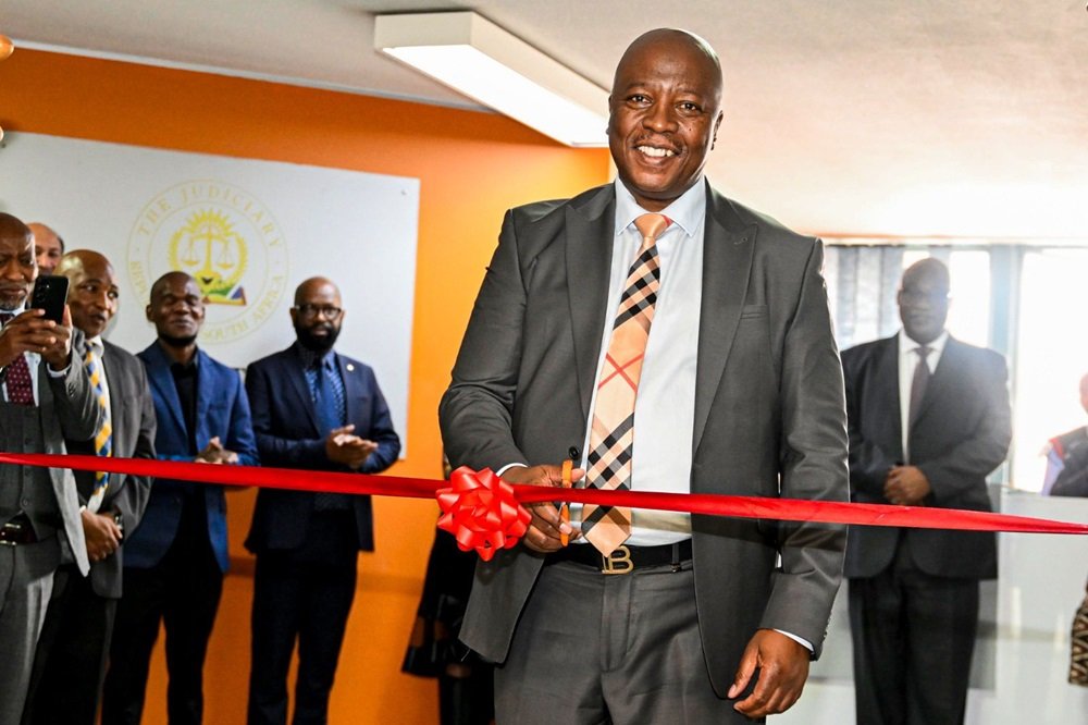 ‘Ledwaba should be placed on special leave following allegations’ – SABC News