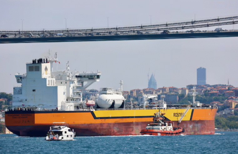 India cutting Russian oil imports by 50% after US talks: White House – SABC News