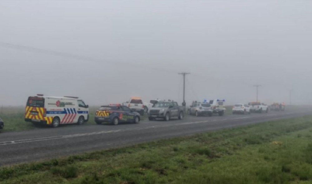 Rescue teams scour Nottingham Road area for missing light aircraft – SABC News