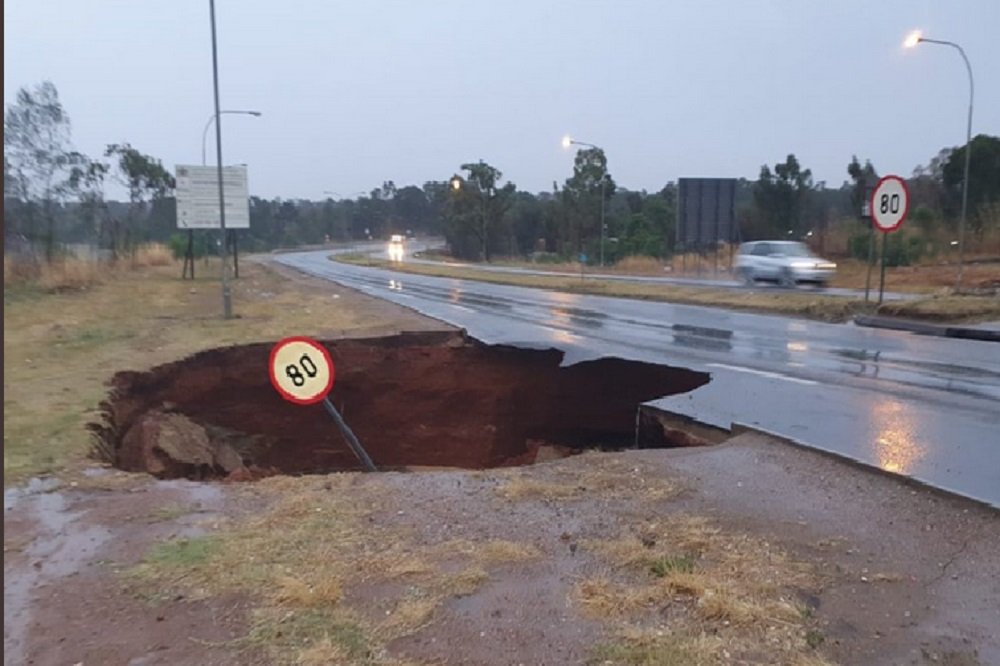 Large sinkholes continue to damage major roads in Mogale City – SABC News