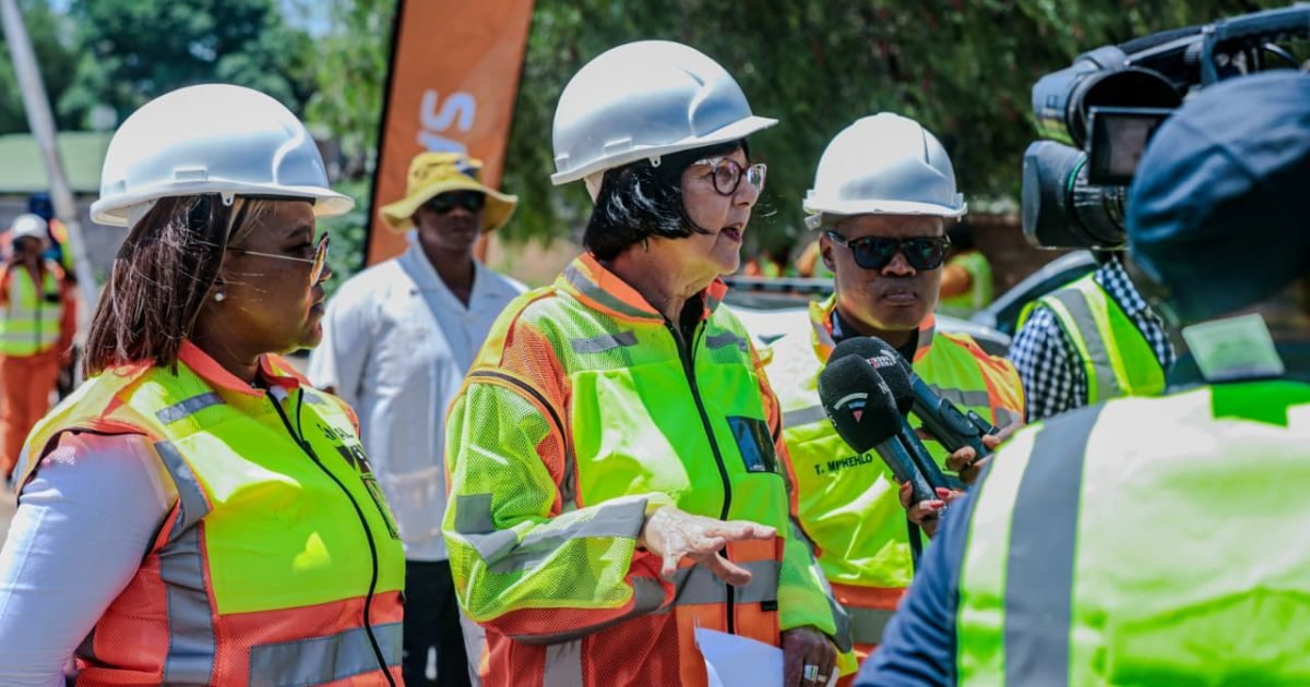 Minister pushes for more jobs through Vala Zonke Road programme – SABC News