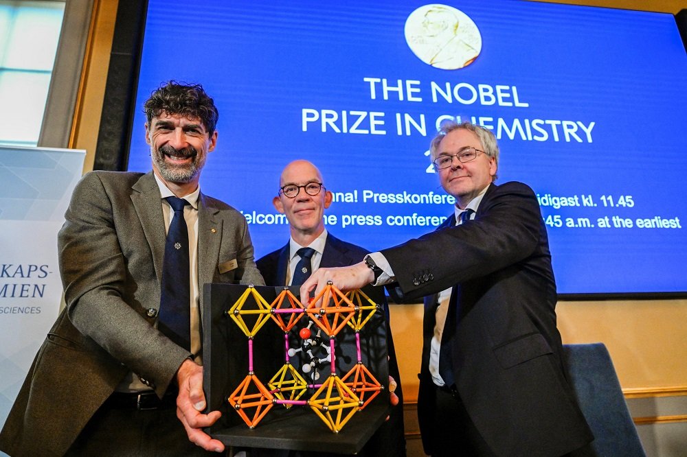 Trio win top chemistry prize for developing molecular constructions – SABC News