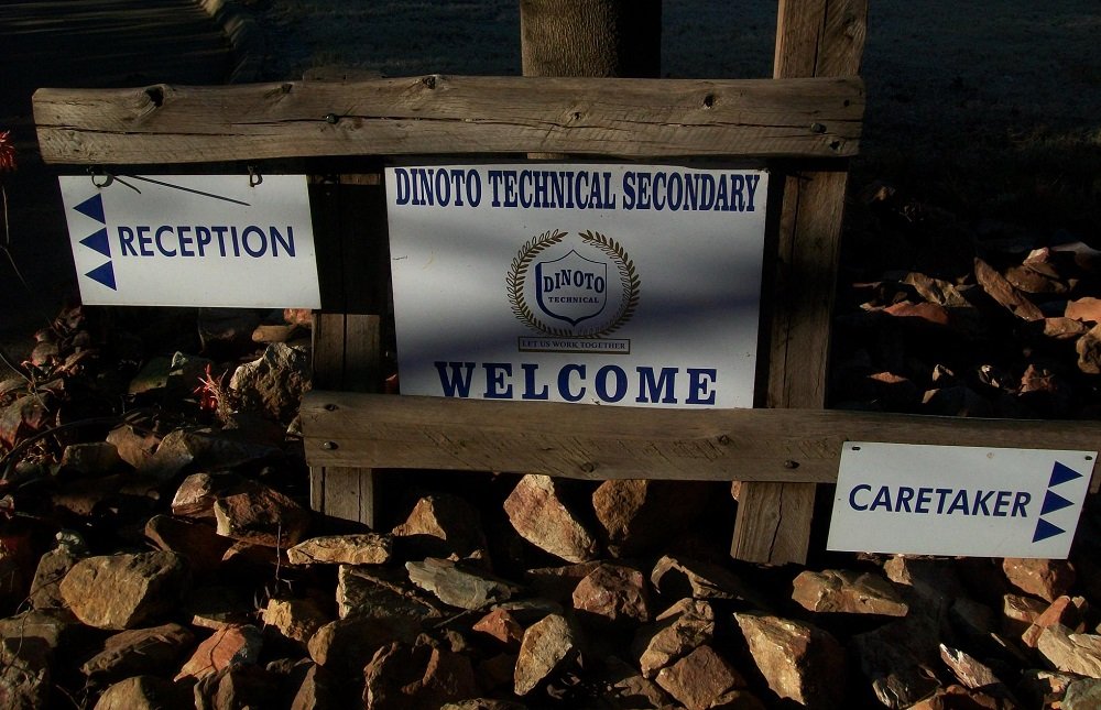 Deputy principal shot while entering school premises in Daveyton – SABC News