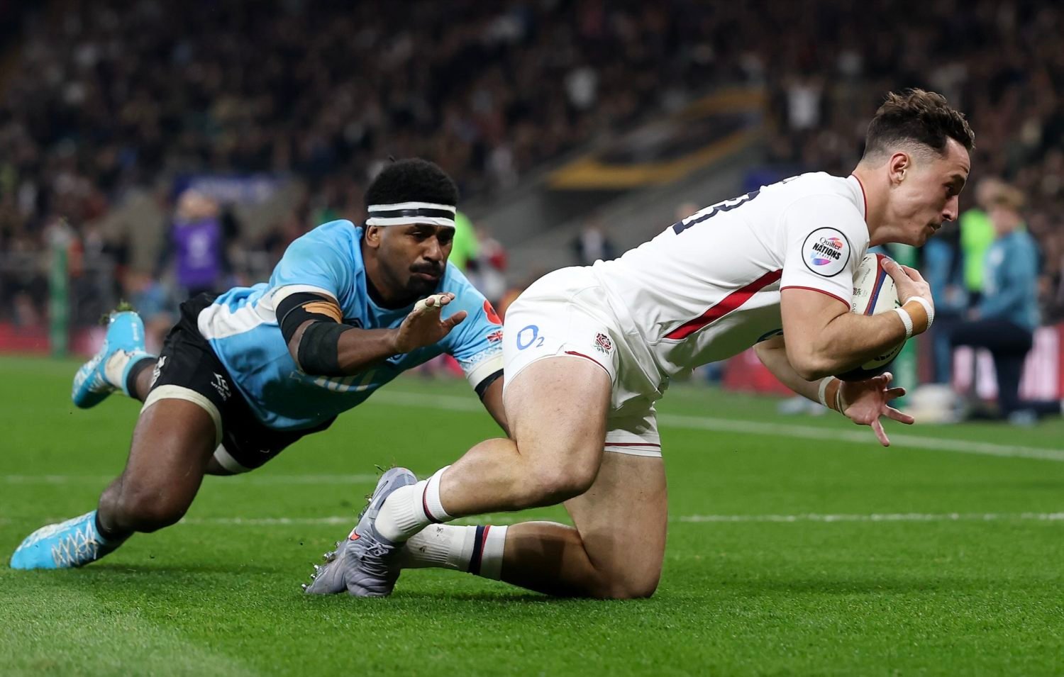 Six-try England see off Fiji
