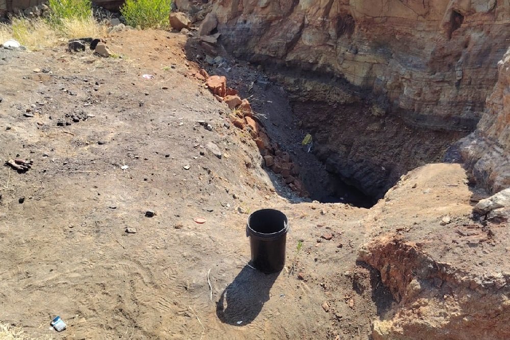 Illegal chrome mining divides NW community