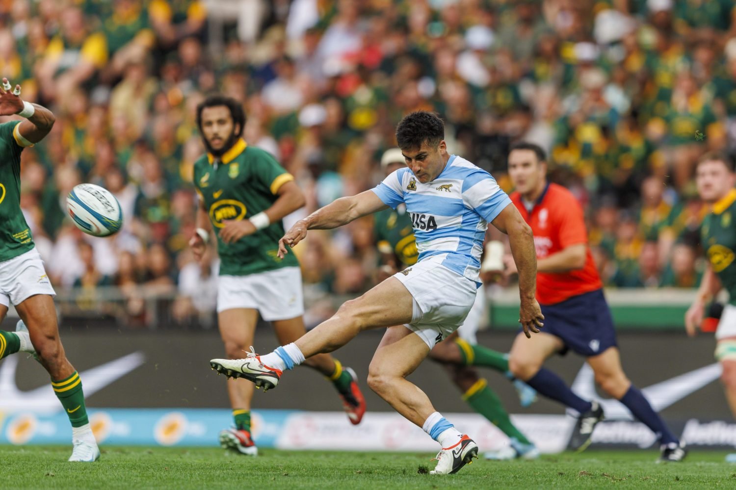 Pumas shake up backline as Albornoz returns