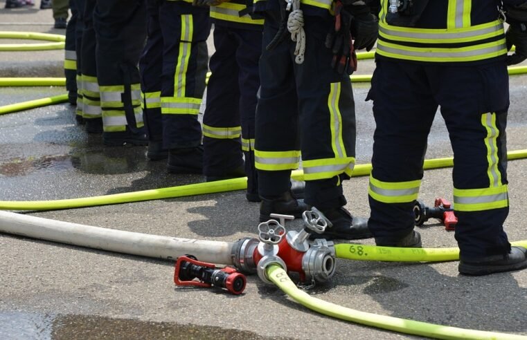 No injuries reported as fire razes informal dwellings at Wingfield – SABC News